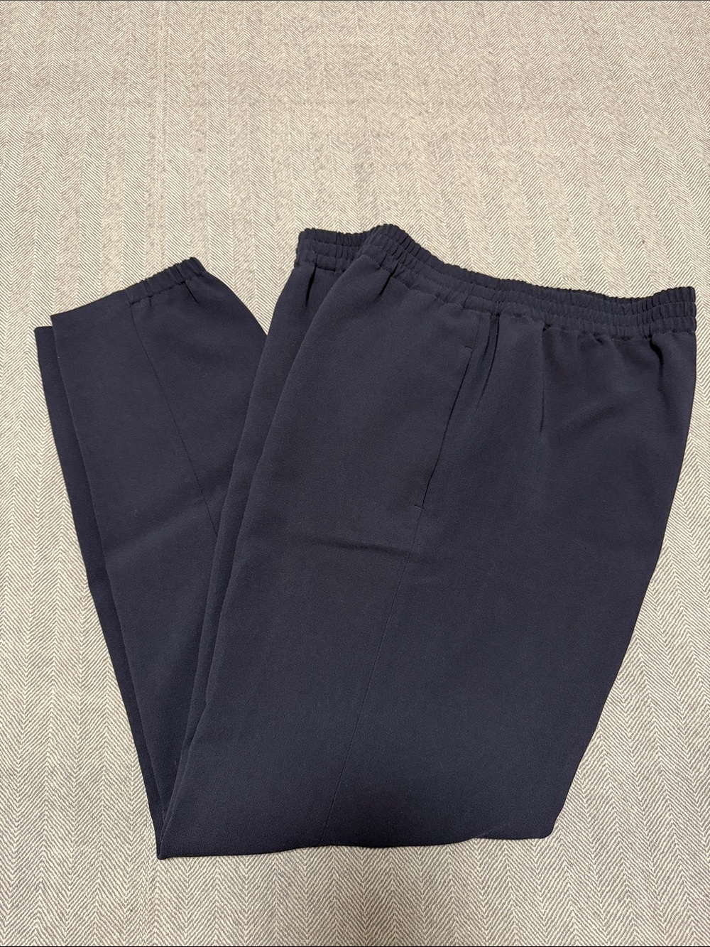 Theory Woman Elastic-Waist Jogger Pants in Navy. Size 4